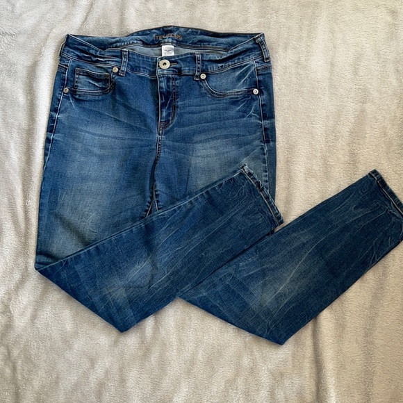 Maurices skinny jeans - Picture 1 of 4